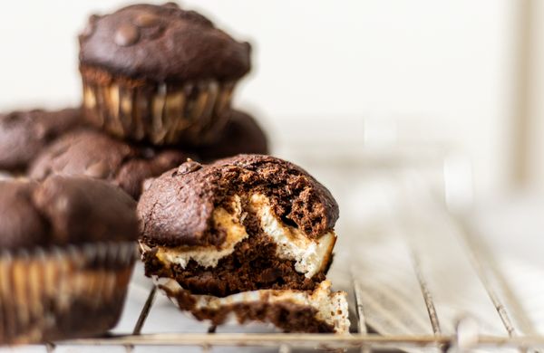 Čokoládové muffiny se šťavnatou tvarohovou náplní