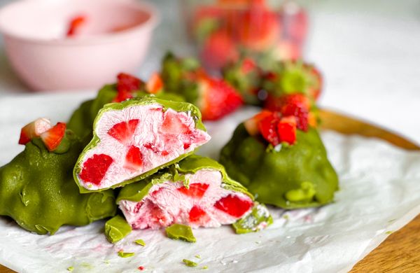 Matcha frozen bites s jahodami