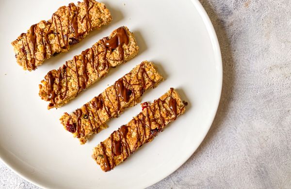 Domácí müsli tyčinky s čokoládou a semínky