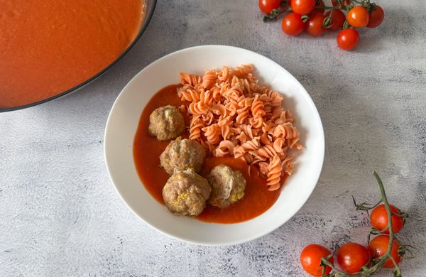 Tomatensauce mit Fleischbällchen
