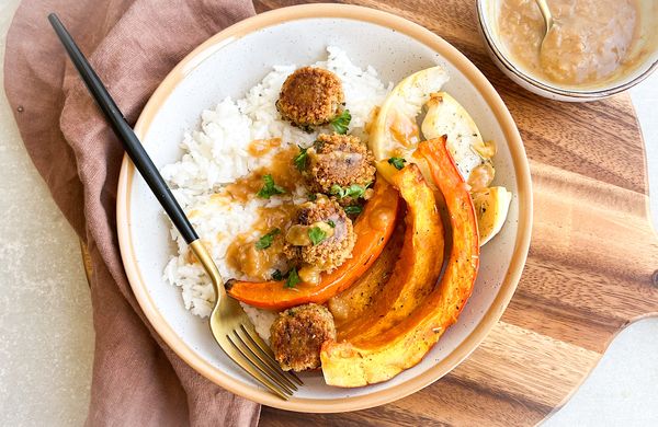 Falafel s rýží, miso omáčkou a dýní