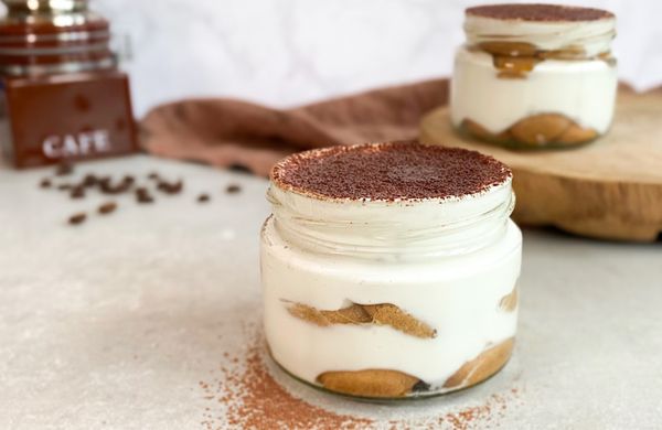 Tiramisu im Glas ohne Alkohol und Ei mit Quark