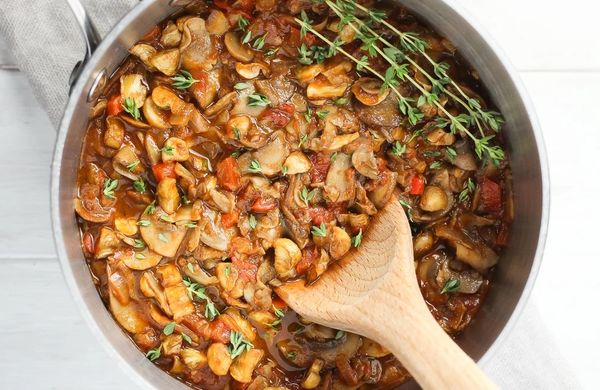 Houbový guláš s bramborem