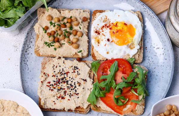 Hummus toast 4x jinak