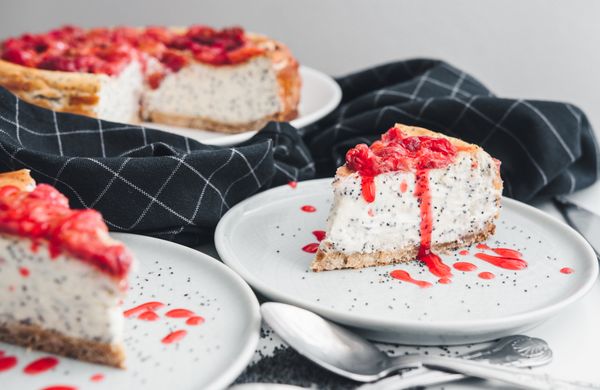 Egészséges mákos cheesecake gyümölcsös feltéttel