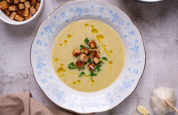 Krémová česnečka se smetanou