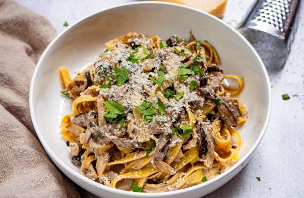 Cremige Pilzsauce mit Nudeln