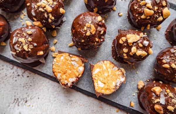 Křupavé arašídové kuličky s čokoládou