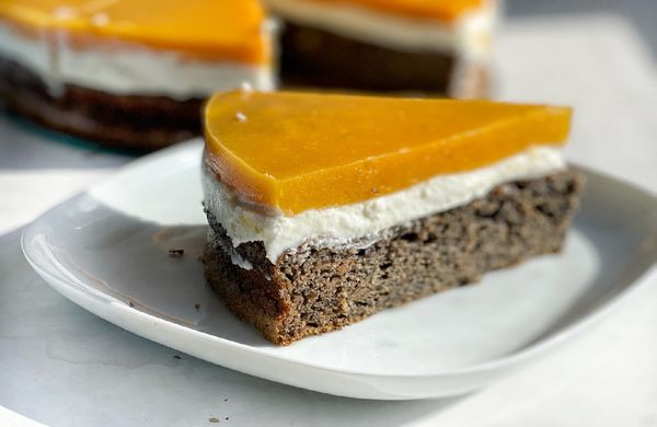 Makový koláč s ricottou a mangovým želé