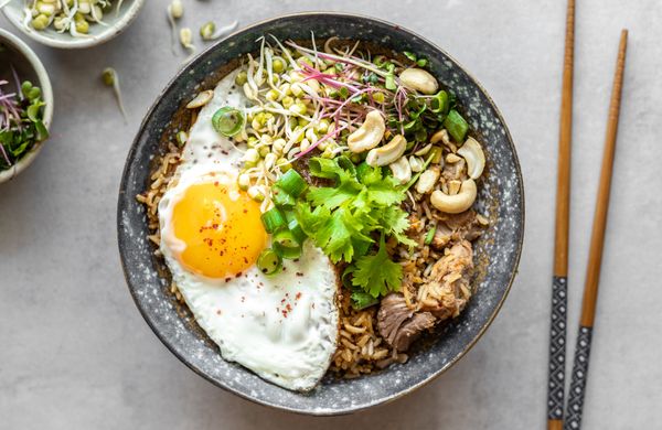 Nasi goreng: asijská smažená rýže