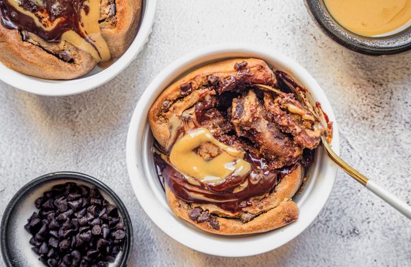 Peanut butter & choco škoricová rolka