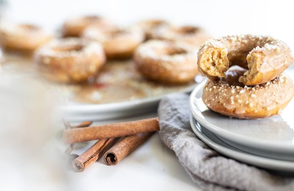 Kešu donuty se skořicovou polevou