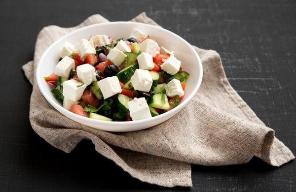 Šopský salát s balkánským sýrem