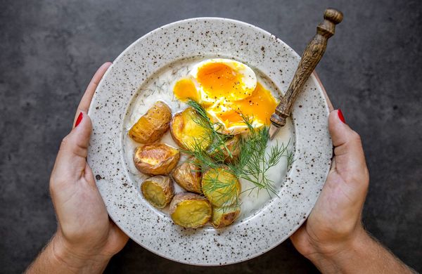 Gesunde Dillsauce mit Ei und Kartoffeln