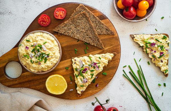 Thunfischaufstrich mit Hüttenkäse und Eiern