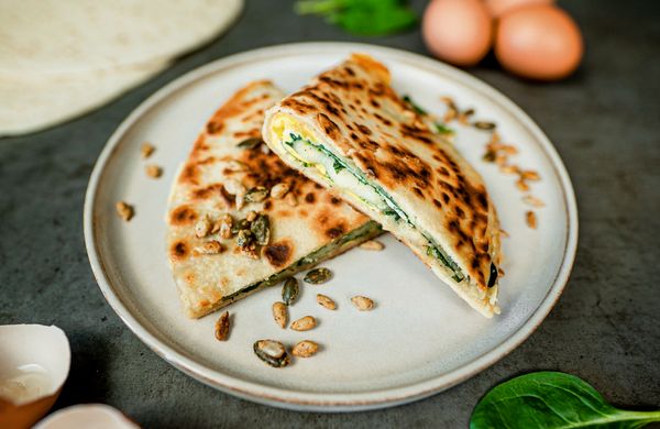 Wrap s vajcom, syrom a špenátom